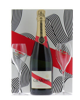 Champagne Mumm Casket Cordon Rouge and two fl&ucirc;tes