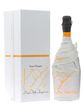 Champagne Veuve Clicquot La Grande Dame Blanc 2018 By Simon Porte Jacquemus