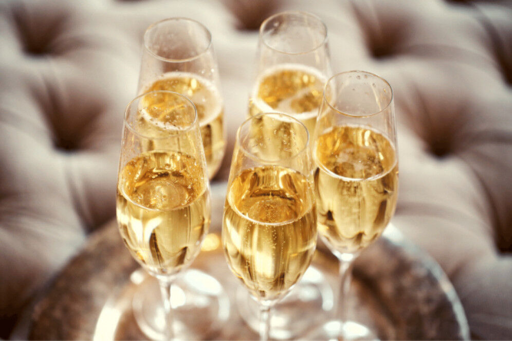 serving-champagne-for-christmas-1
